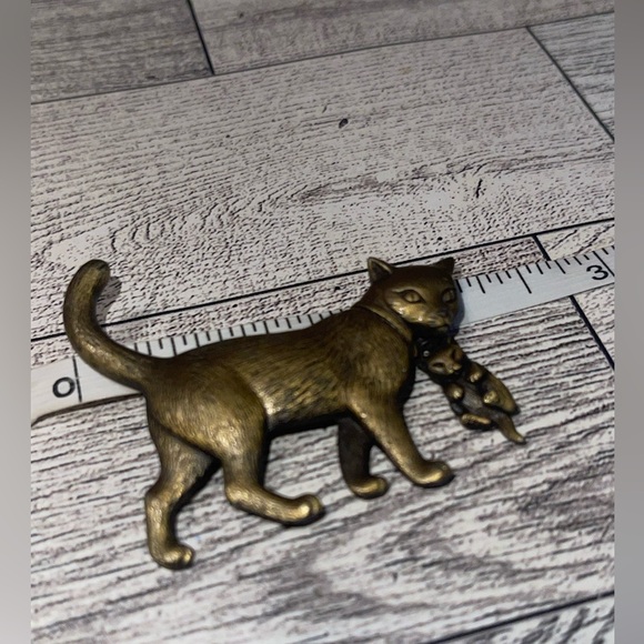 Signed Brass Tone JJ Cat with dangle Kitty brooch pin - Picture 5 of 6